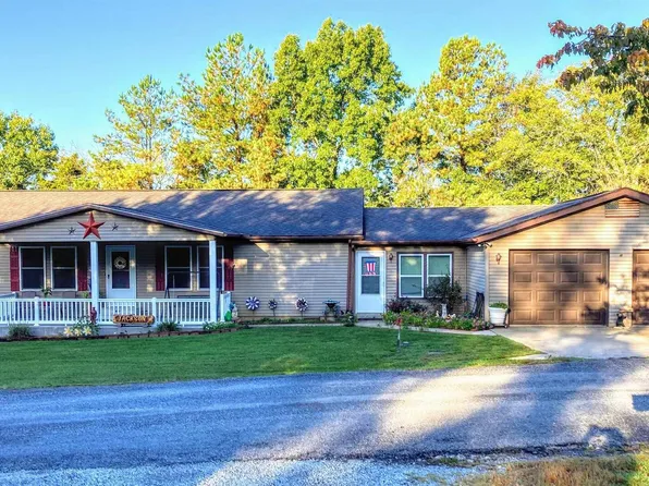 720 Mulberry St, Goreville, IL 62939
