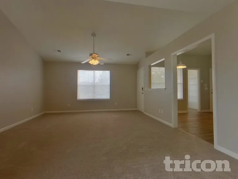 1306 May Oak Cir — Photo 3