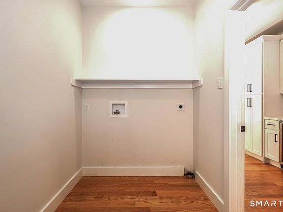 5th image of 8 Fieldstone Court #8