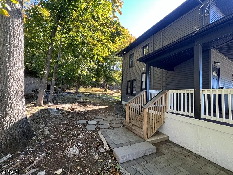 2 bed, 1.0 bath, $2,100 — Photo 3