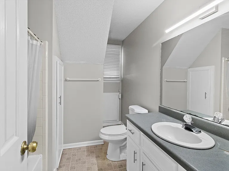 42 Halton Ct — Photo 5