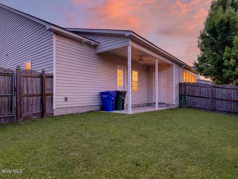 1661 Cambria Dr #B — Photo 33