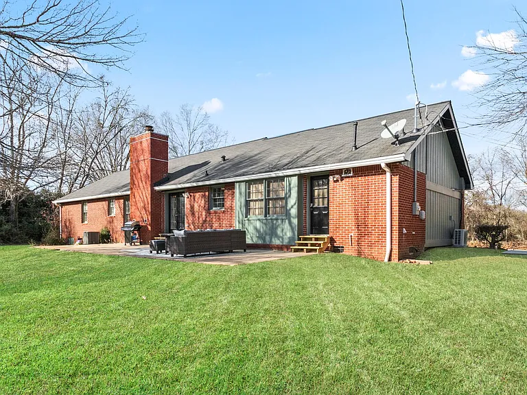 496 Kenwood Rd — Photo 5