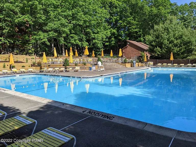 509 Wales Ct — Photo 17