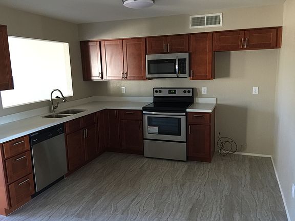 4th image of 2348 E Jacinto Ave