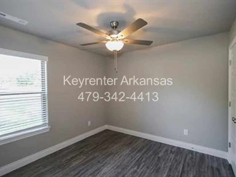 604 E Osage Trce — Photo 12