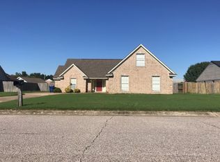 7462 Crystal Dr, Horn Lake, MS 38637