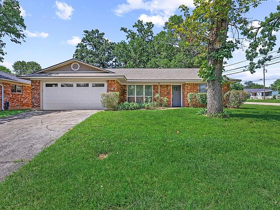2nd image of 1301 Crestview Dr