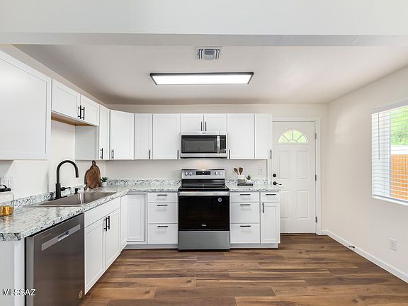 5th image of 917 N Benton Ave