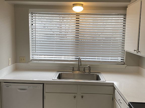 3rd image of 1510 W Storey St