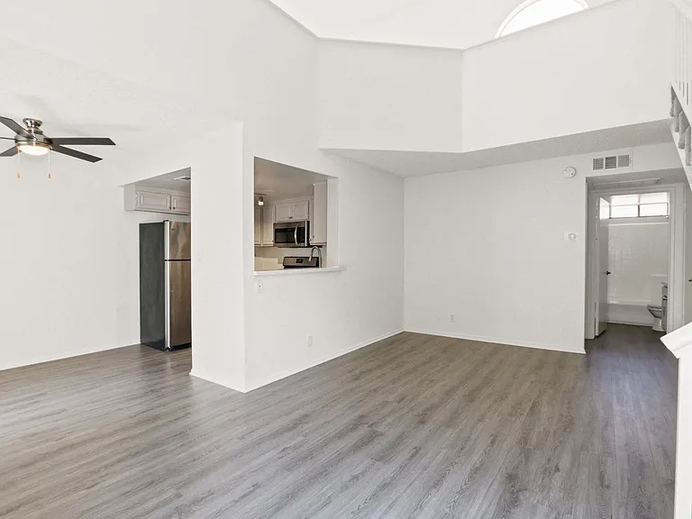 11325 Morrison St — Photo 54