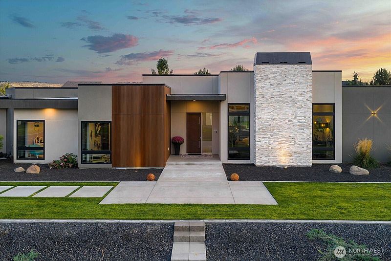 3rd image of 104423 E Addison Avenue