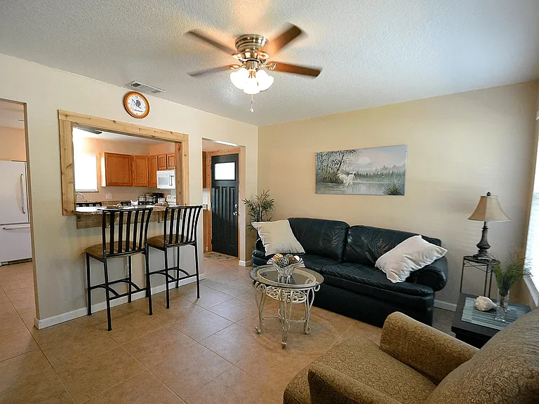 1018 Colonnade Ave SE — Photo 3