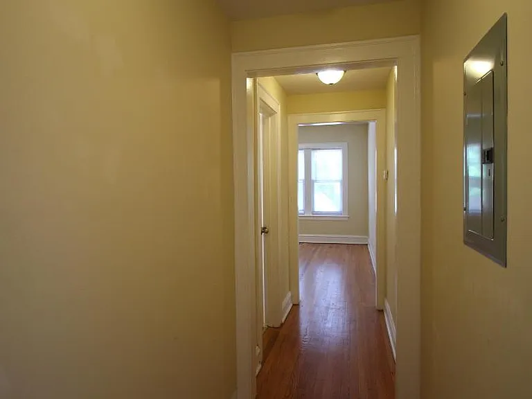 4027 N Monticello Ave — Photo 4