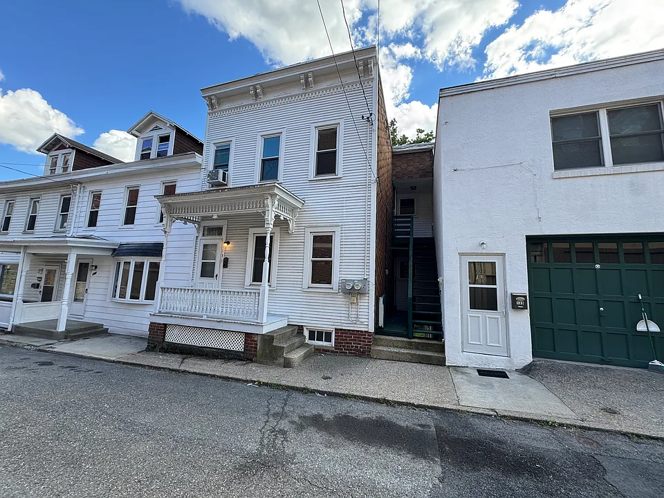 131 Cherry St #1