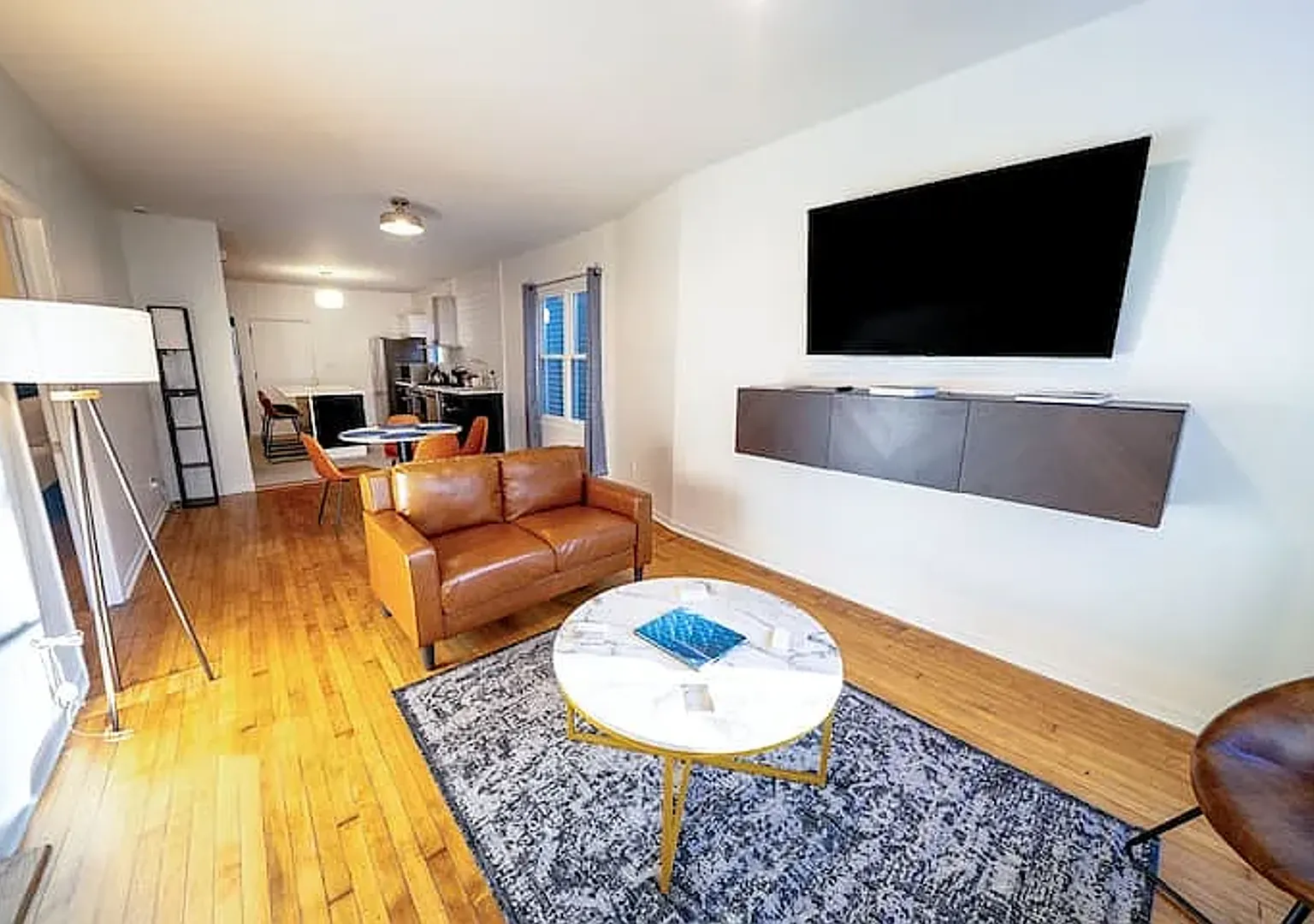 Spacious 4 Bedroom Home with Finished Attic in Brewer's Hill — Photo 2