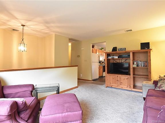 3rd image of 36 Tuxedo Ave