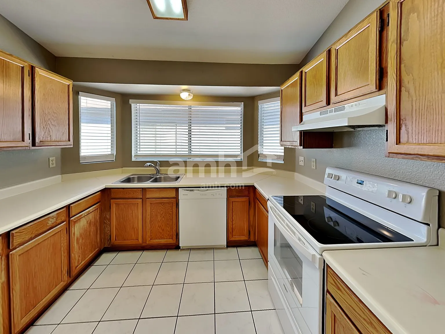 3 bed, 2.0 bath, 1193 sqft, $1,795 — Photo 3
