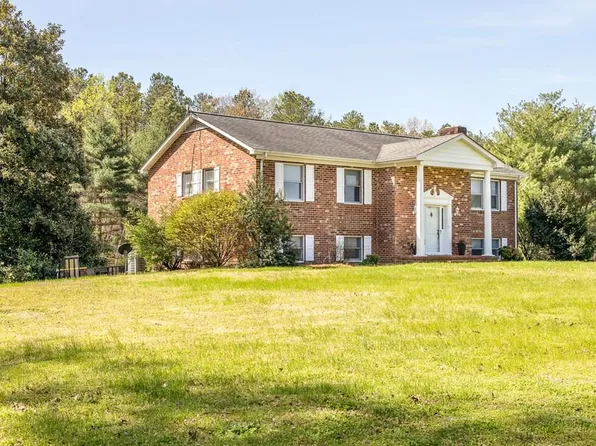 521 Naylors Beach Rd, Warsaw, VA 22572