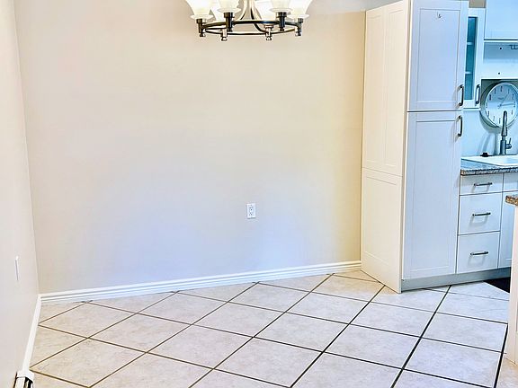 Dining (Empty)