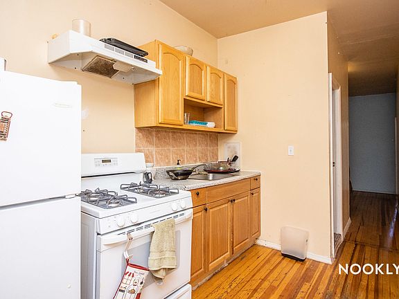 5th image of 135 Montrose Ave APT 2R