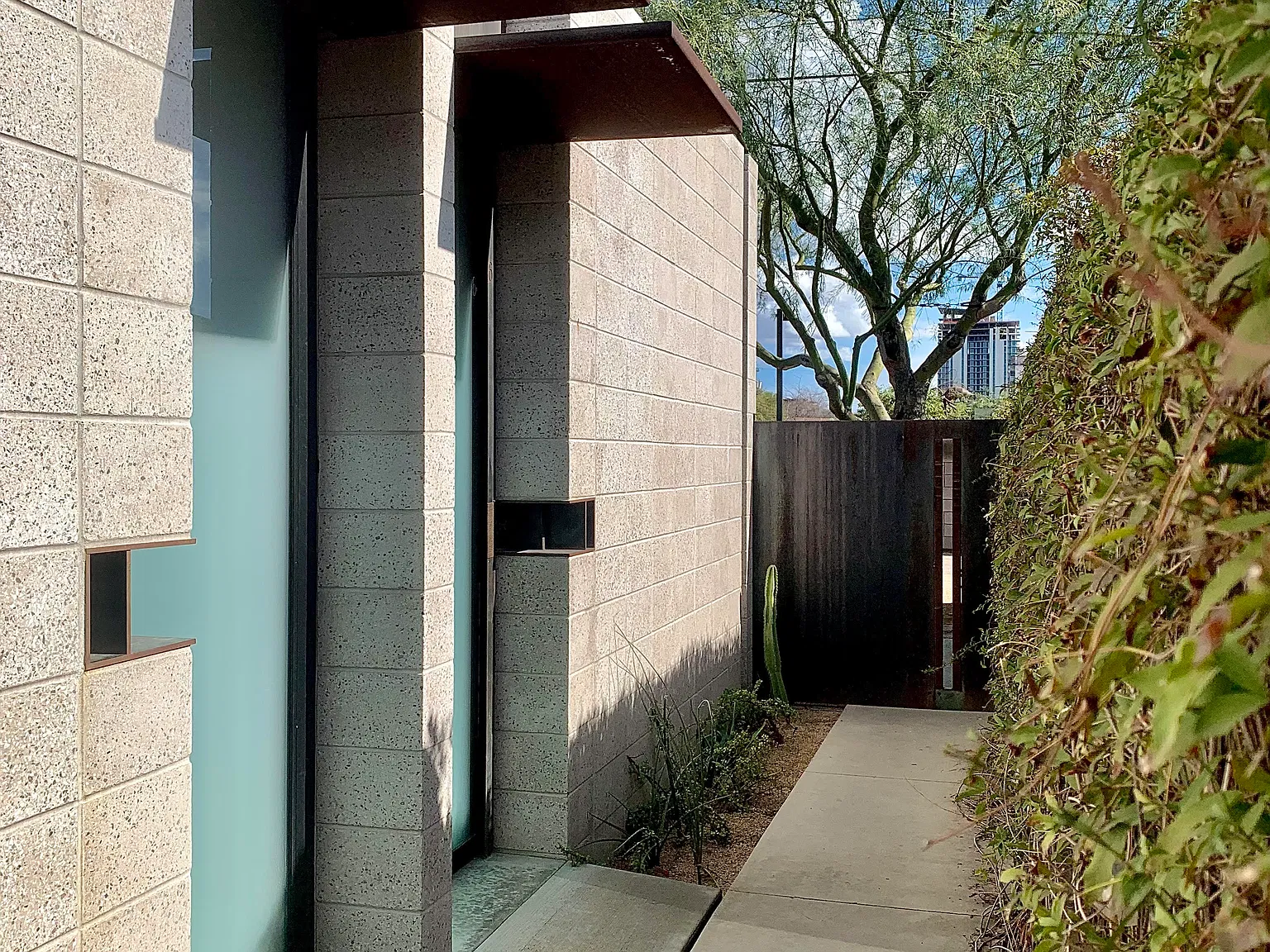 Studio, 650 sqft, $1,800 — Photo 2