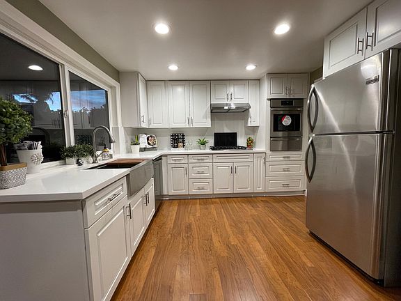 New Kitchen w/Stainless Steel Appliances