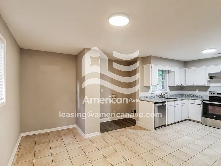 1425138_004_dining_room_13844215.jpg