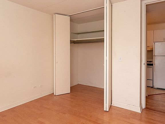 3rd image of 622 W Wellington Ave #6C