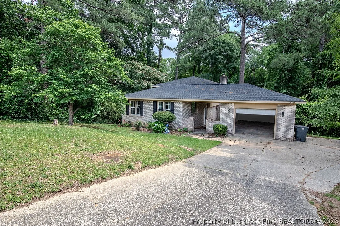 3 bed, 2.5 bath, 1799 sqft, $2,050 — Photo 2