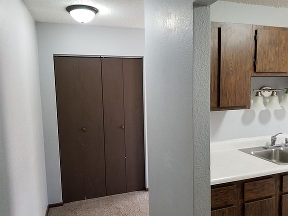 4th image of 505 Village Dr APT 18