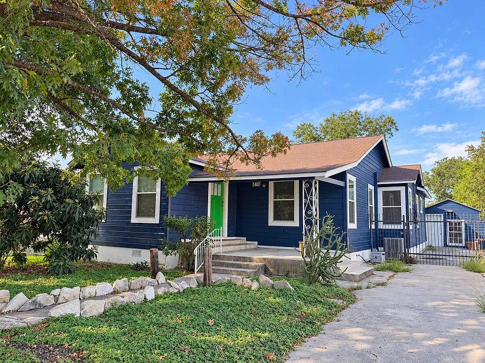 1407 Steves Ave