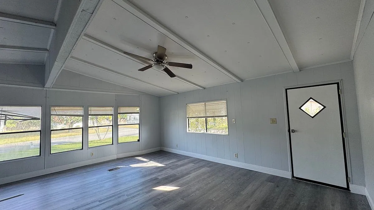 3 bed, 2.0 bath, 1358 sqft, $1,800 — Photo 3