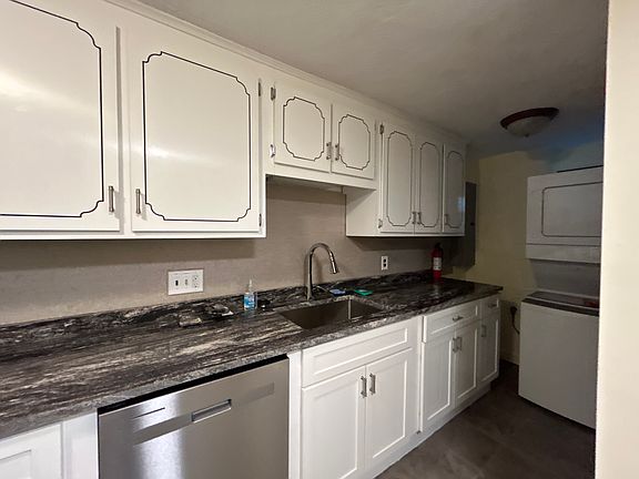 2nd image of 85 Pierce St #83