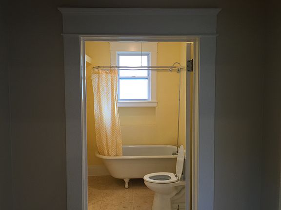 2nd image of 605 W Warren Ave