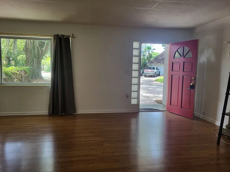 1712 E Kaley Ave — Photo 2
