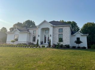 3951 Montereale Dr, Canfield, OH 44406