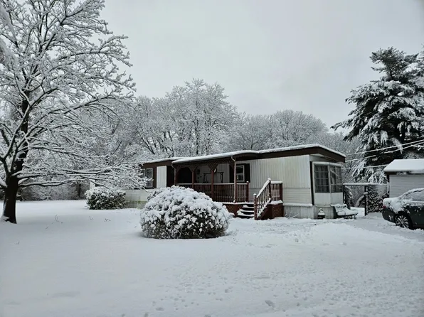 399 Danforth St, Taunton, MA 02780