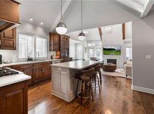 7874 Howe Cir, Prairie Village, KS 66208