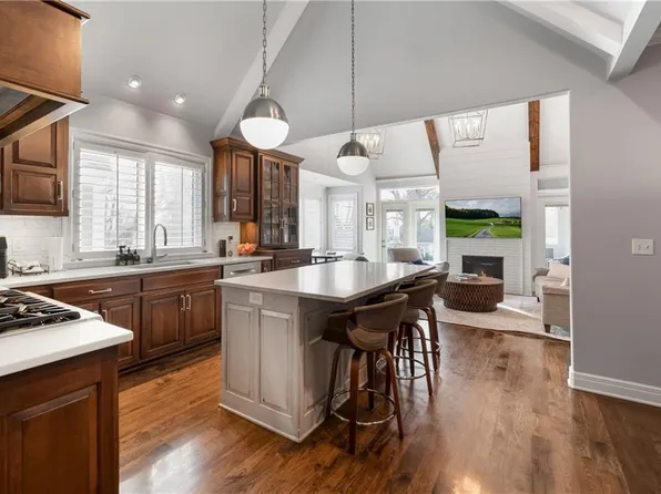 7874 Howe Cir, Prairie Village, KS 66208