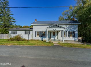 131 Tomhannock Rd, Valley Falls, NY 12185