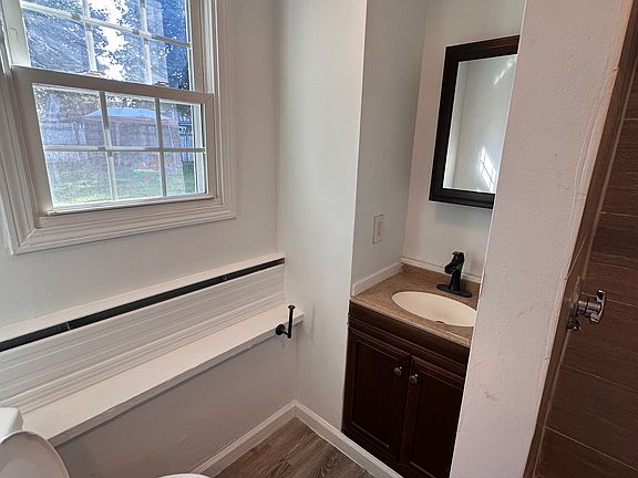 5th image of 40 Sinclair Ave