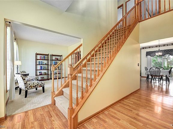 3rd image of 32119 Deerfield Dr