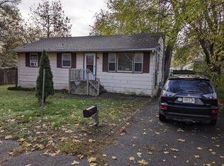 122 Crescent St, Keansburg, NJ 07734