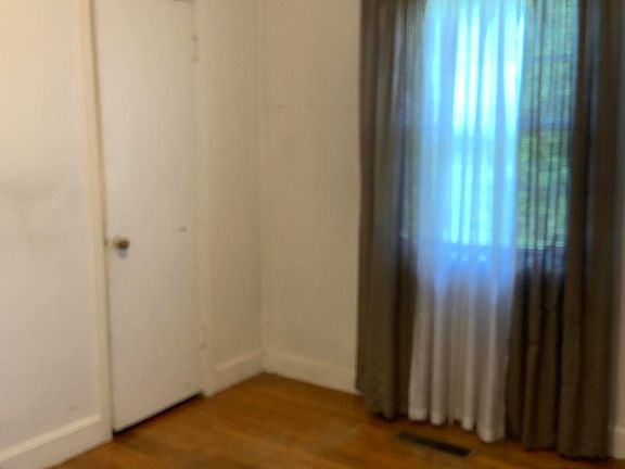 4th image of 3303 Frawley St