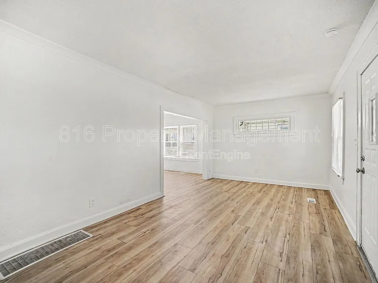 6431 S Benton Ave — Photo 2