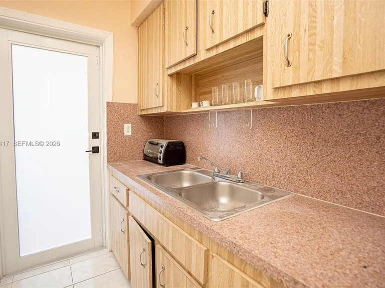 637 SW 11th St #6W — Photo 19