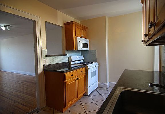 2nd image of 2828 47th St #2L