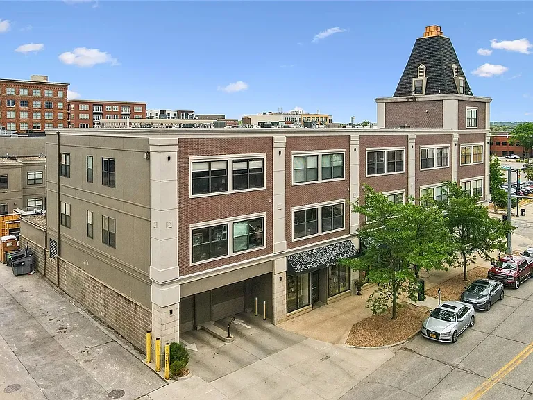 400 E Locust St #213 — Photo 23