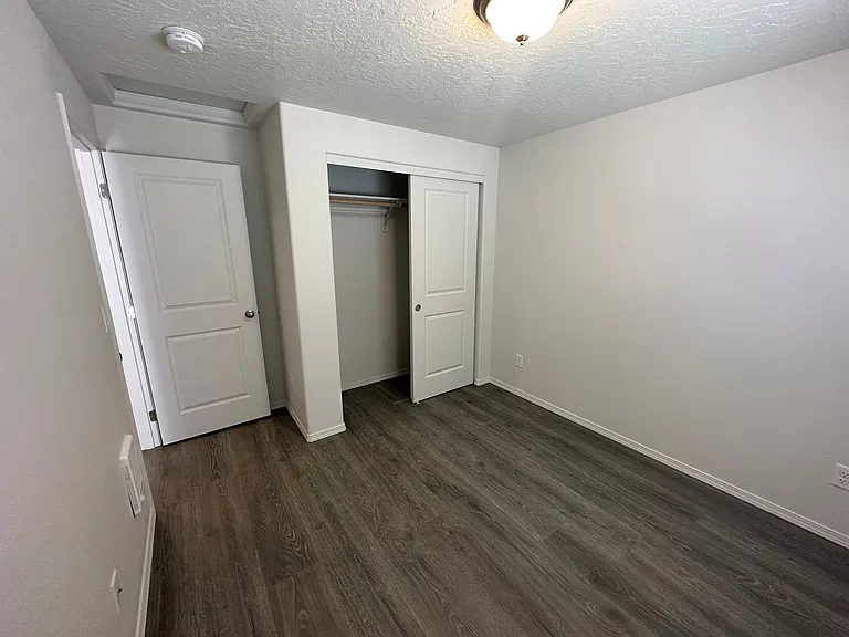 805 NE Lafayette Ave — Photo 8